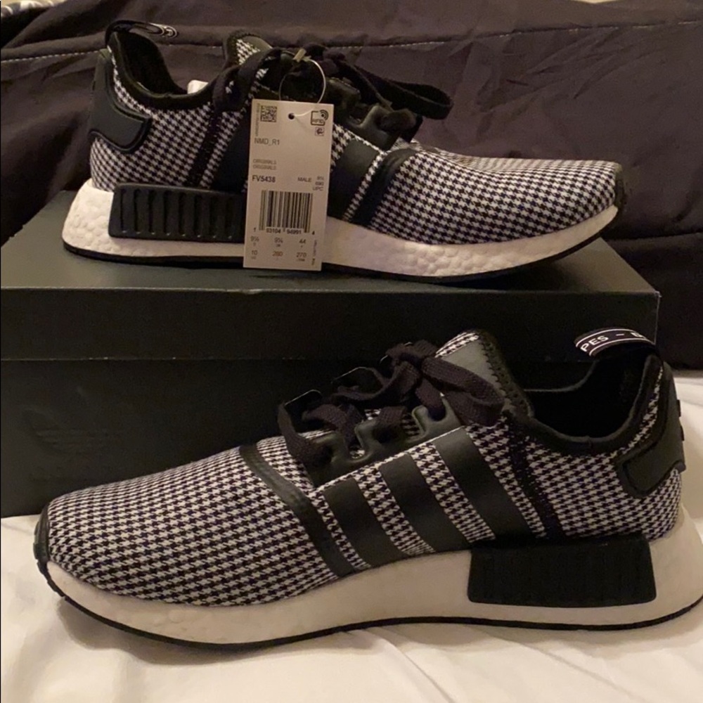 Men’s size 10 adidas NMD_R1